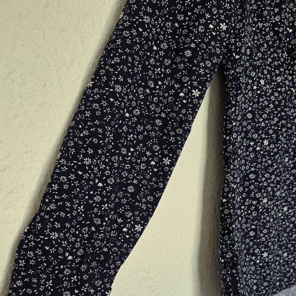 GAP Navy and White Floral Long Sleeve Blouse Size XS - Picture 4 of 10